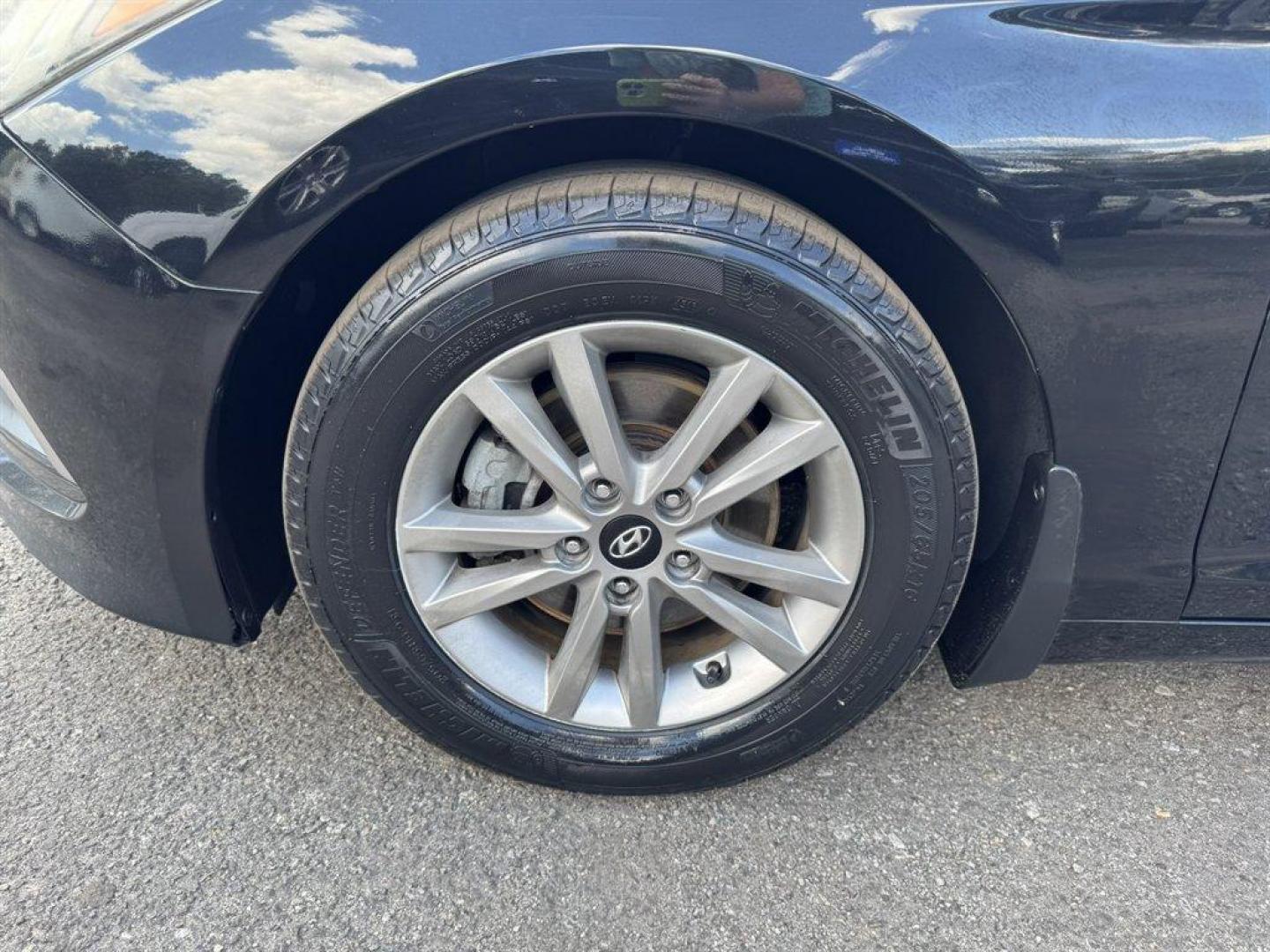 2015 Black /Grey Hyundai Sonata (5NPE24AF4FH) with an 2.4l I-4 DI Dohc 2.4l engine, Automatic transmission, located at 745 East Steele Rd., West Columbia, SC, 29170, (803) 755-9148, 33.927212, -81.148483 - Special Internet Price! 2015 Hyundai Sonata - Photo#29