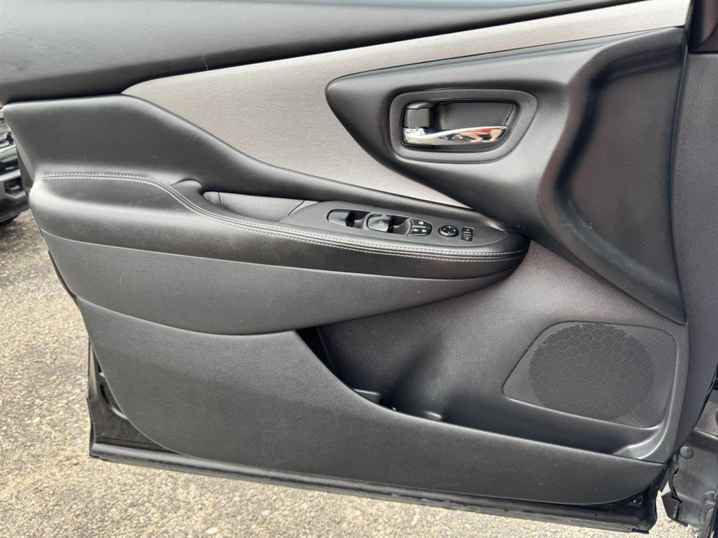 2019 Black /Black Nissan Murano (5N1AZ2MJ2KN) with an 3.5l V6 DI Dohc Cvtcs 3.5 engine, Automatic transmission, located at 745 East Steele Rd., West Columbia, SC, 29170, (803) 755-9148, 33.927212, -81.148483 - Special Internet Price! 2019 Nissan Murano - Photo#15