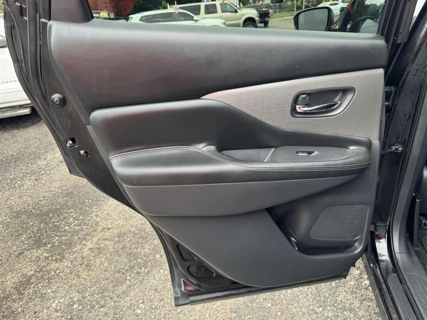 2019 Black /Black Nissan Murano (5N1AZ2MJ2KN) with an 3.5l V6 DI Dohc Cvtcs 3.5 engine, Automatic transmission, located at 745 East Steele Rd., West Columbia, SC, 29170, (803) 755-9148, 33.927212, -81.148483 - Special Internet Price! 2019 Nissan Murano - Photo#18