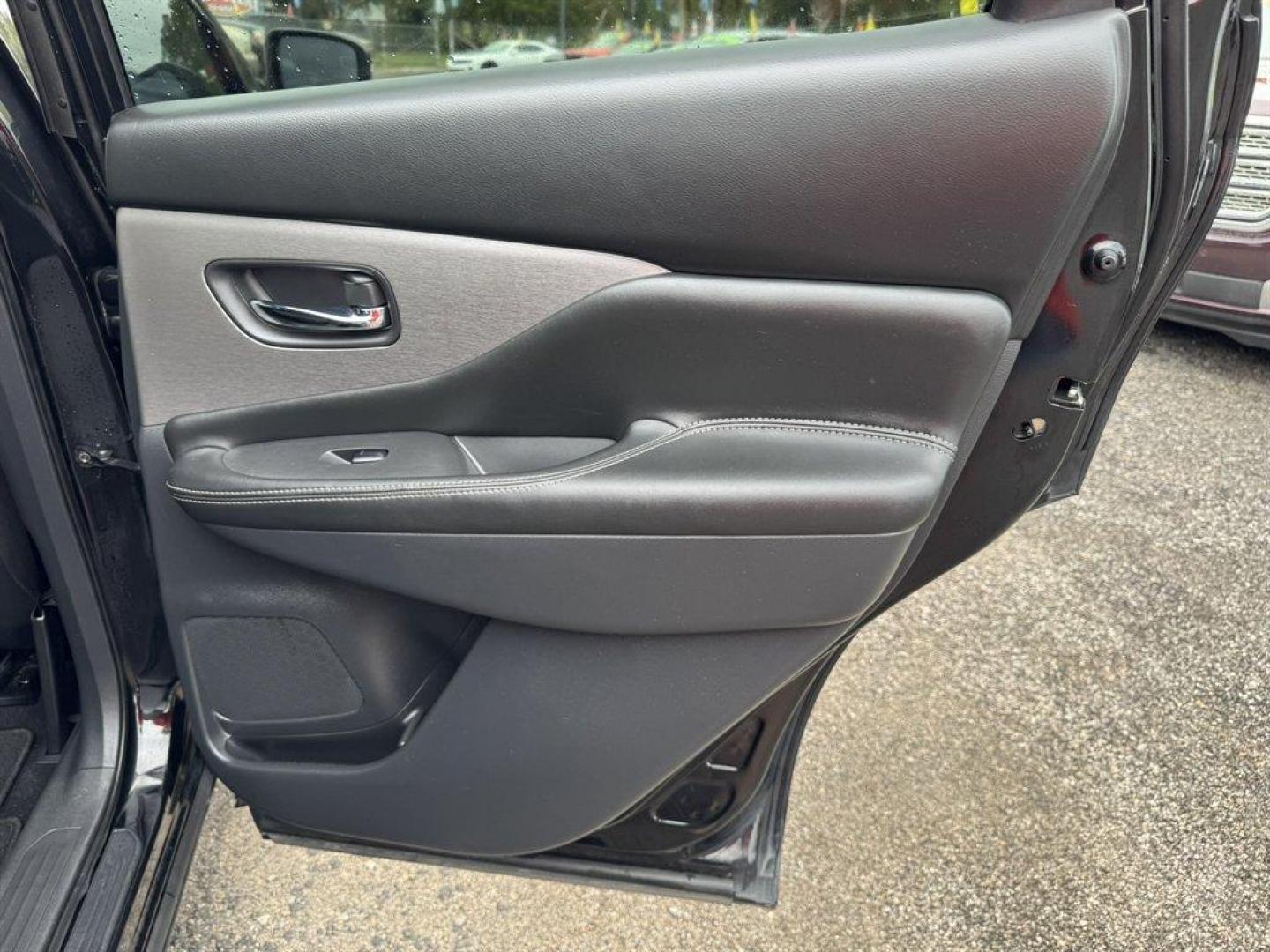 2019 Black /Black Nissan Murano (5N1AZ2MJ2KN) with an 3.5l V6 DI Dohc Cvtcs 3.5 engine, Automatic transmission, located at 745 East Steele Rd., West Columbia, SC, 29170, (803) 755-9148, 33.927212, -81.148483 - Special Internet Price! 2019 Nissan Murano - Photo#20