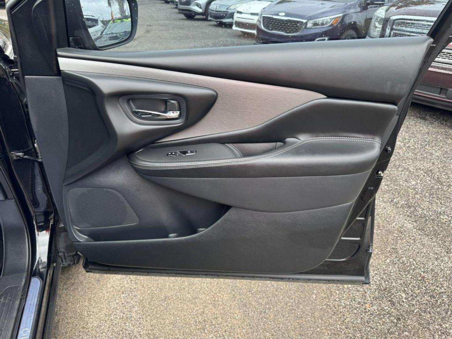 2019 Black /Black Nissan Murano (5N1AZ2MJ2KN) with an 3.5l V6 DI Dohc Cvtcs 3.5 engine, Automatic transmission, located at 745 East Steele Rd., West Columbia, SC, 29170, (803) 755-9148, 33.927212, -81.148483 - Special Internet Price! 2019 Nissan Murano - Photo#22