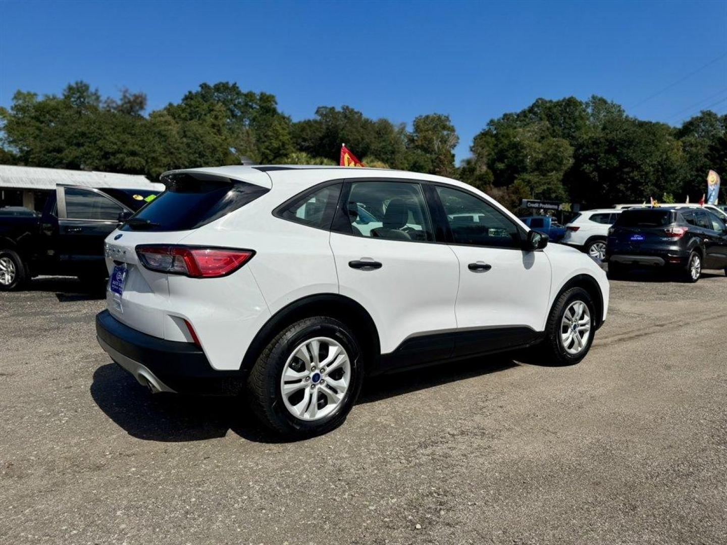 2022 White /Grey Ford Escape (1FMCU0F66NU) with an 1.5l I-4 DI Dohc Ecoboost engine, Automatic transmission, located at 745 East Steele Rd., West Columbia, SC, 29170, (803) 755-9148, 33.927212, -81.148483 - Special Internet Price! 2022 Ford Escape - Photo#3