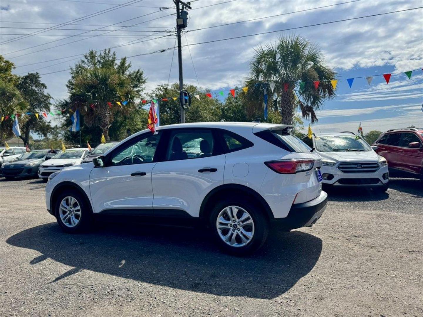 2022 White /Grey Ford Escape (1FMCU0F66NU) with an 1.5l I-4 DI Dohc Ecoboost engine, Automatic transmission, located at 745 East Steele Rd., West Columbia, SC, 29170, (803) 755-9148, 33.927212, -81.148483 - Special Internet Price! 2022 Ford Escape - Photo#5