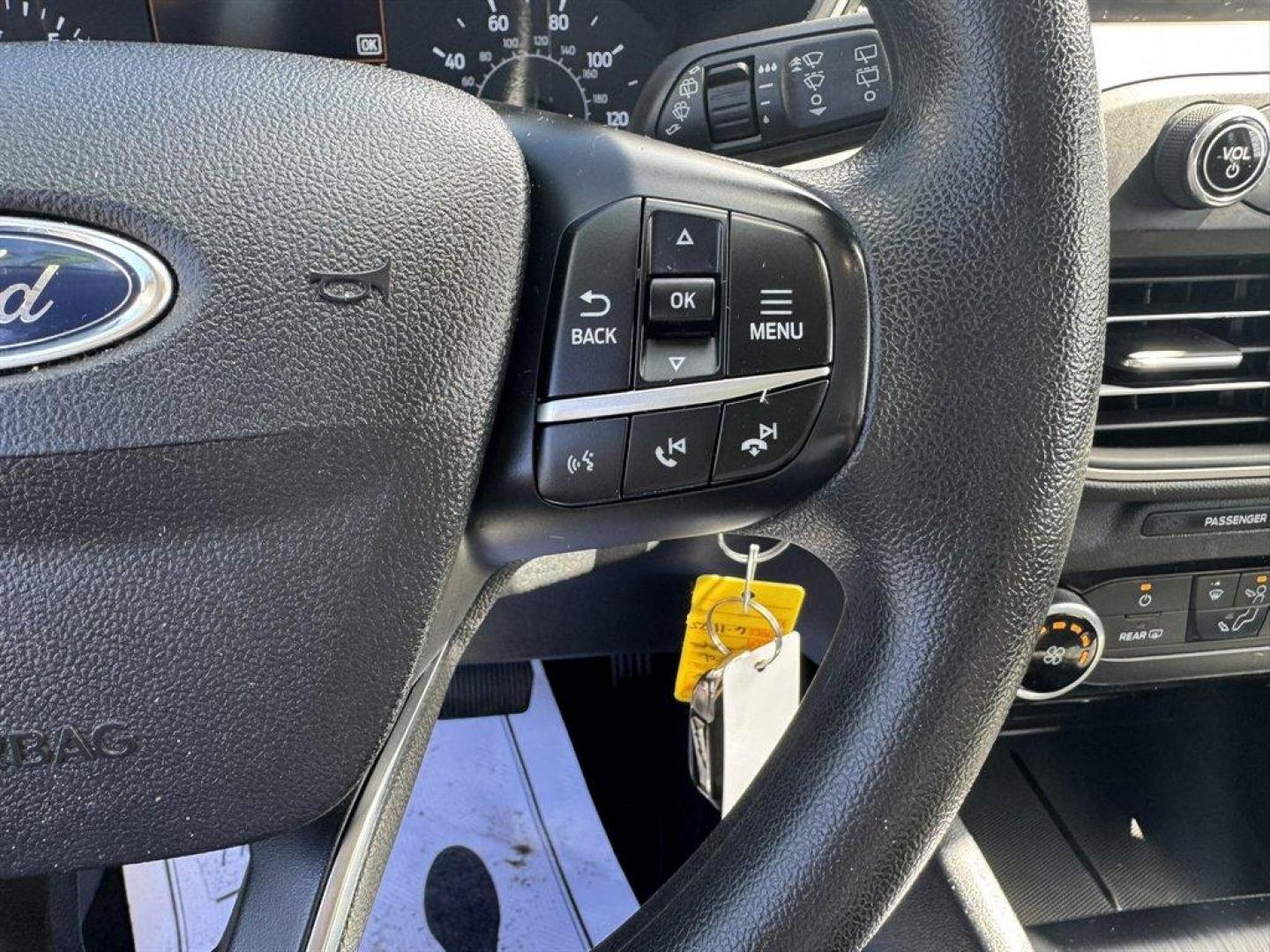 2022 White /Grey Ford Escape (1FMCU0F66NU) with an 1.5l I-4 DI Dohc Ecoboost engine, Automatic transmission, located at 745 East Steele Rd., West Columbia, SC, 29170, (803) 755-9148, 33.927212, -81.148483 - Special Internet Price! 2022 Ford Escape - Photo#9