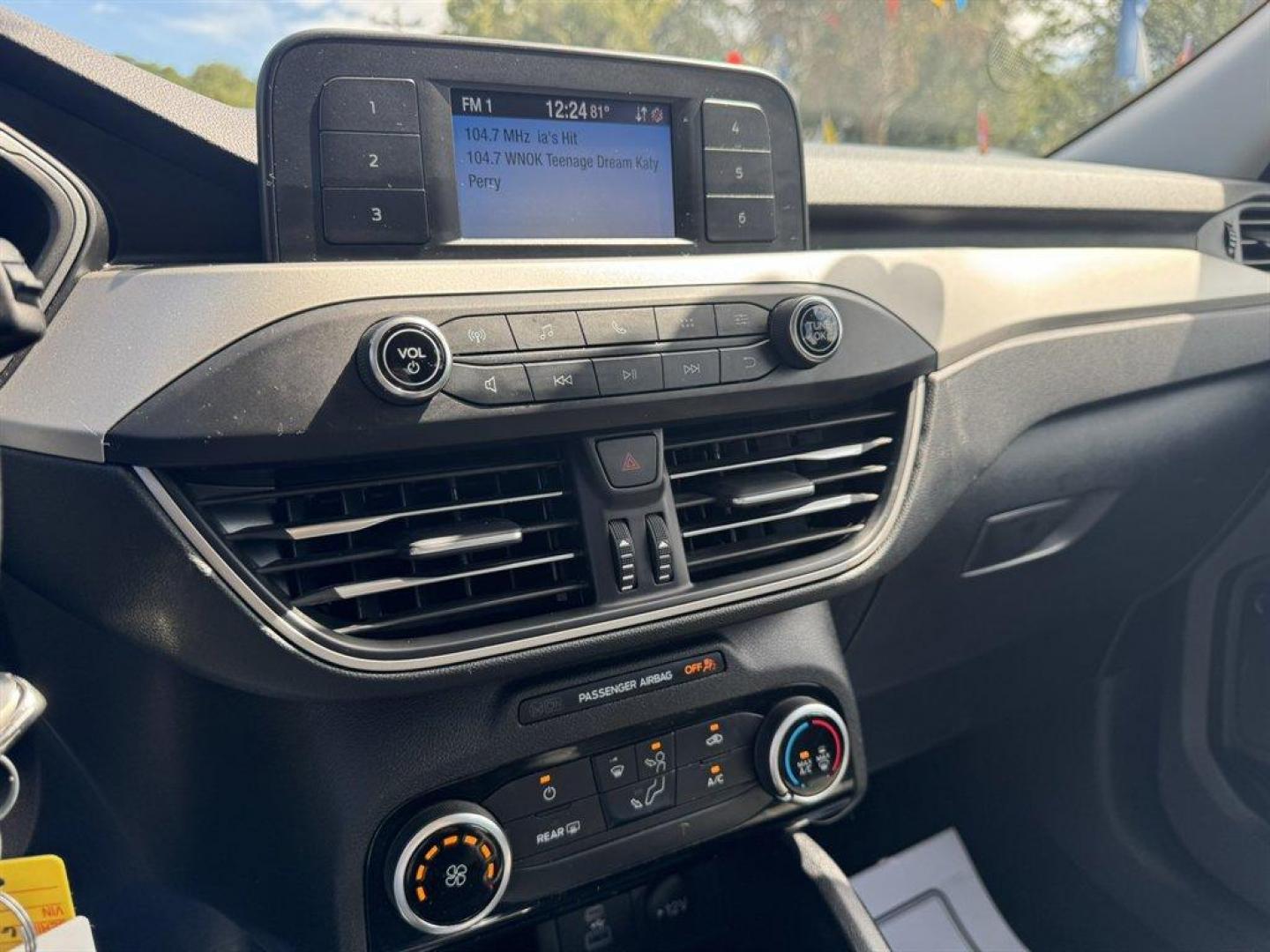 2022 White /Grey Ford Escape (1FMCU0F66NU) with an 1.5l I-4 DI Dohc Ecoboost engine, Automatic transmission, located at 745 East Steele Rd., West Columbia, SC, 29170, (803) 755-9148, 33.927212, -81.148483 - Special Internet Price! 2022 Ford Escape - Photo#12