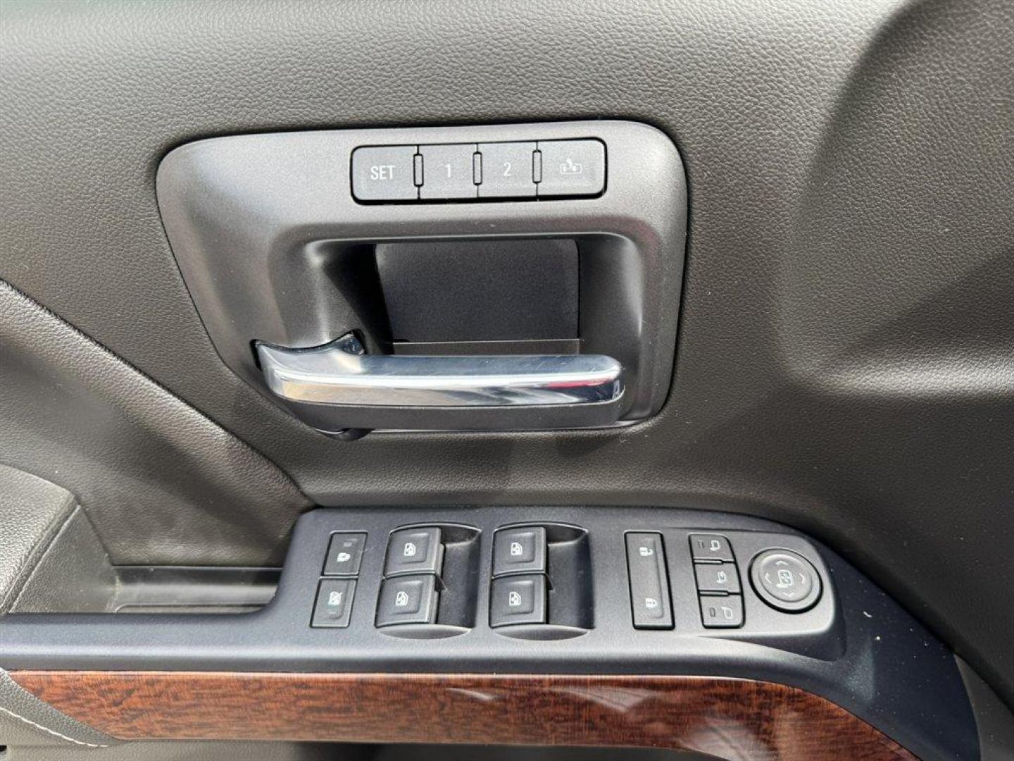 2018 Silver /Black GMC Sierra 1500 (3GTU2NEC3JG) with an 5.3l V8 DI VVT Flex 5.3l engine, Automatic transmission, located at 745 East Steele Rd., West Columbia, SC, 29170, (803) 755-9148, 33.927212, -81.148483 - Special Internet Price! 2018 GMC Sierra 1500 - Photo#22