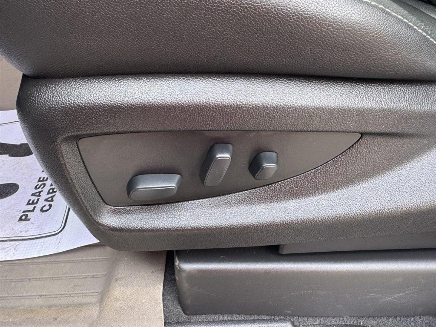 2018 Silver /Black GMC Sierra 1500 (3GTU2NEC3JG) with an 5.3l V8 DI VVT Flex 5.3l engine, Automatic transmission, located at 745 East Steele Rd., West Columbia, SC, 29170, (803) 755-9148, 33.927212, -81.148483 - Special Internet Price! 2018 GMC Sierra 1500 - Photo#24