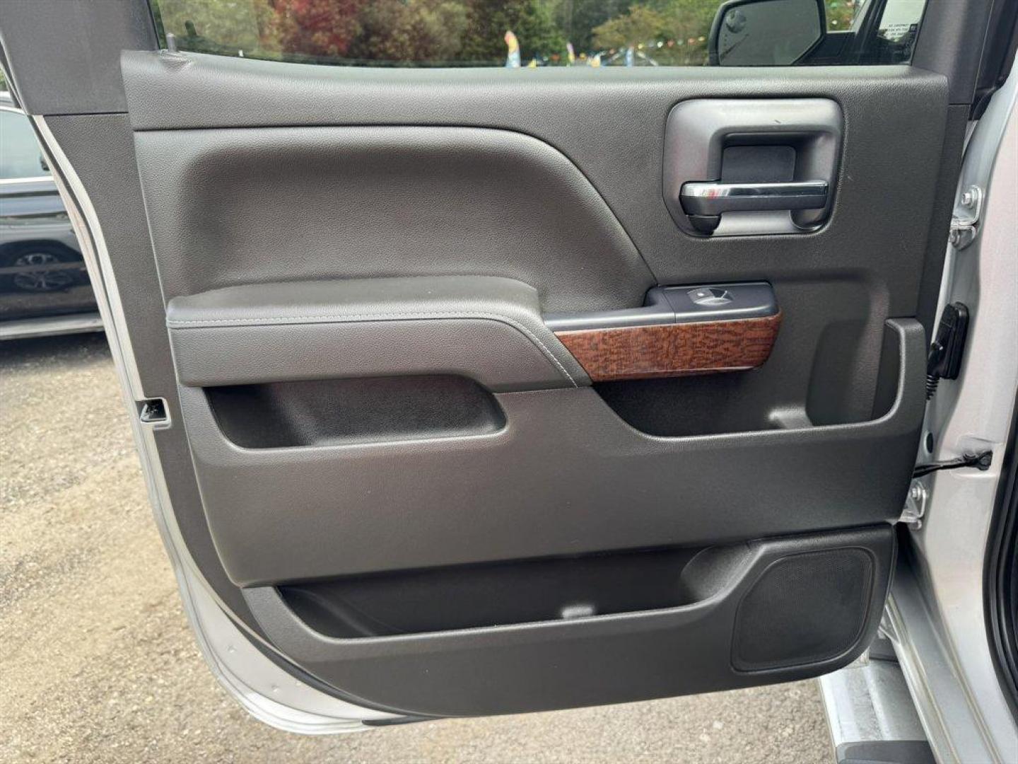 2018 Silver /Black GMC Sierra 1500 (3GTU2NEC3JG) with an 5.3l V8 DI VVT Flex 5.3l engine, Automatic transmission, located at 745 East Steele Rd., West Columbia, SC, 29170, (803) 755-9148, 33.927212, -81.148483 - Special Internet Price! 2018 GMC Sierra 1500 - Photo#25