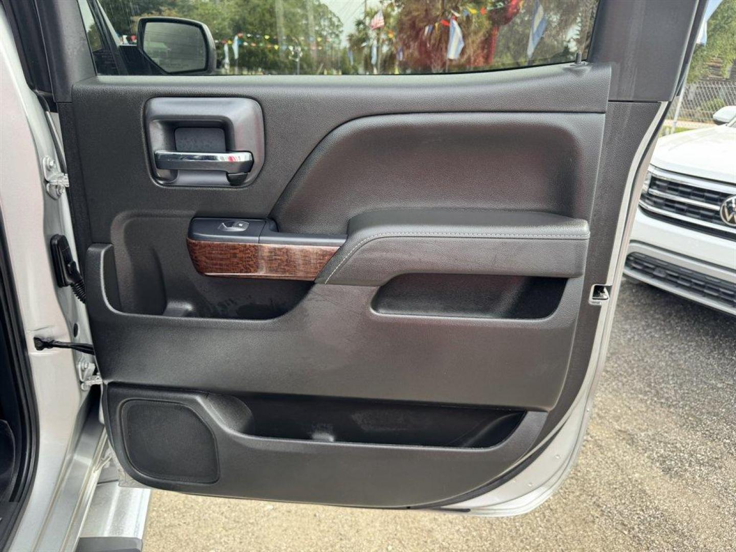 2018 Silver /Black GMC Sierra 1500 (3GTU2NEC3JG) with an 5.3l V8 DI VVT Flex 5.3l engine, Automatic transmission, located at 745 East Steele Rd., West Columbia, SC, 29170, (803) 755-9148, 33.927212, -81.148483 - Special Internet Price! 2018 GMC Sierra 1500 - Photo#27