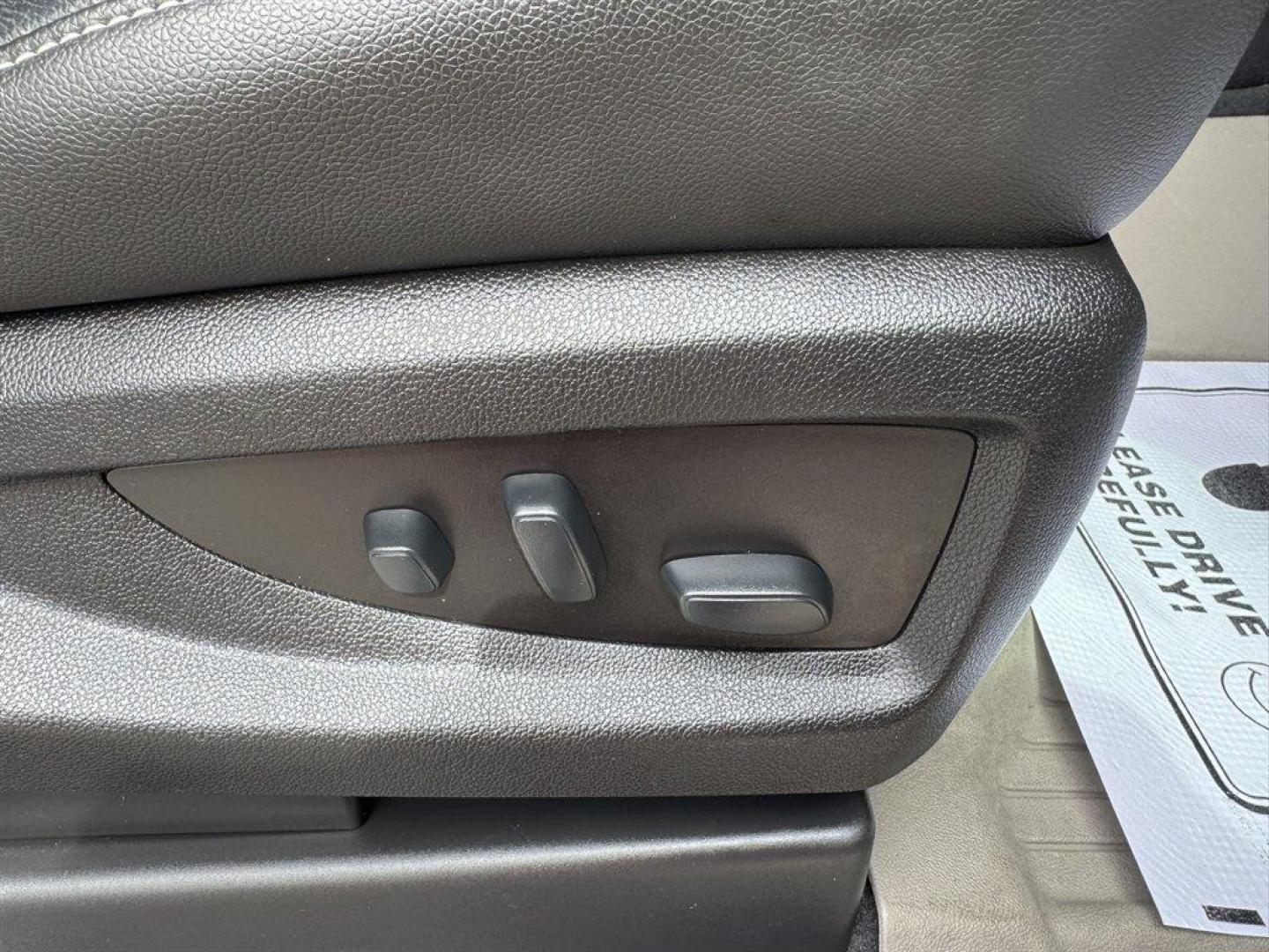 2018 Silver /Black GMC Sierra 1500 (3GTU2NEC3JG) with an 5.3l V8 DI VVT Flex 5.3l engine, Automatic transmission, located at 745 East Steele Rd., West Columbia, SC, 29170, (803) 755-9148, 33.927212, -81.148483 - Special Internet Price! 2018 GMC Sierra 1500 - Photo#31