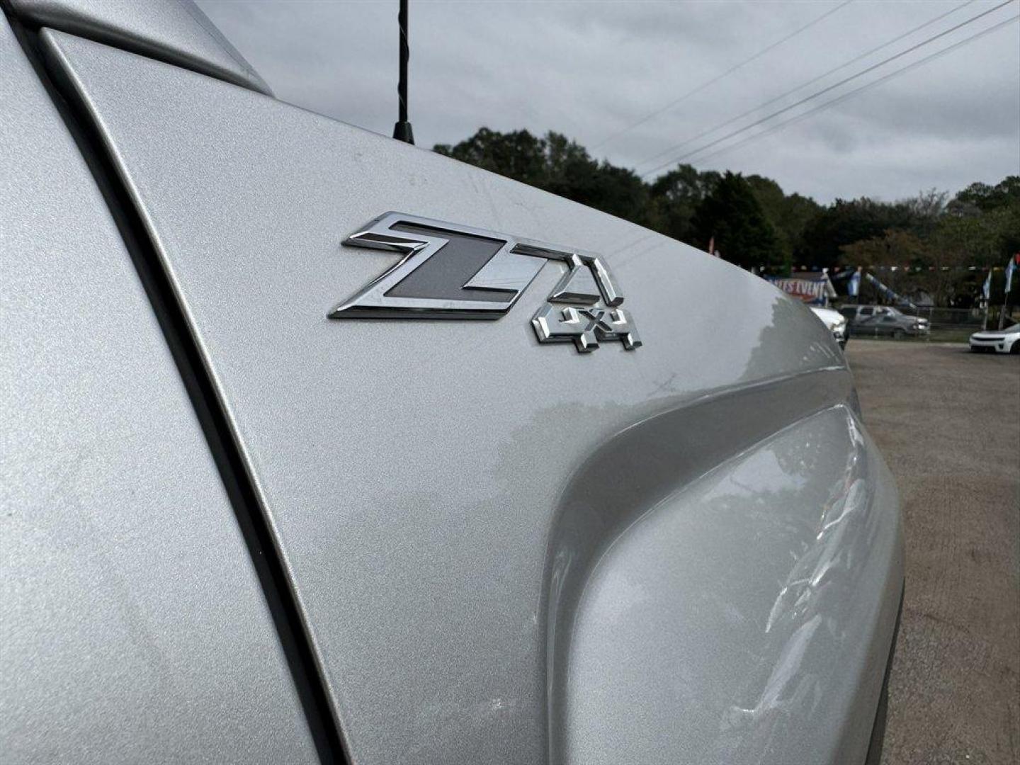 2018 Silver /Black GMC Sierra 1500 (3GTU2NEC3JG) with an 5.3l V8 DI VVT Flex 5.3l engine, Automatic transmission, located at 745 East Steele Rd., West Columbia, SC, 29170, (803) 755-9148, 33.927212, -81.148483 - Special Internet Price! 2018 GMC Sierra 1500 - Photo#34