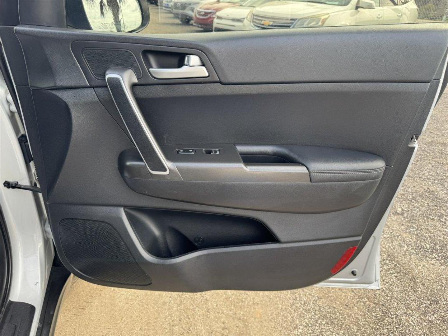 2019 Silver /Black Kia Sportage (KNDPM3AC7K7) with an 2.4l I-4 DI Dohc 2.4l engine, Automatic transmission, located at 745 East Steele Rd., West Columbia, SC, 29170, (803) 755-9148, 33.927212, -81.148483 - Special Internet Price! 2019 Kia Sportage - Photo#23