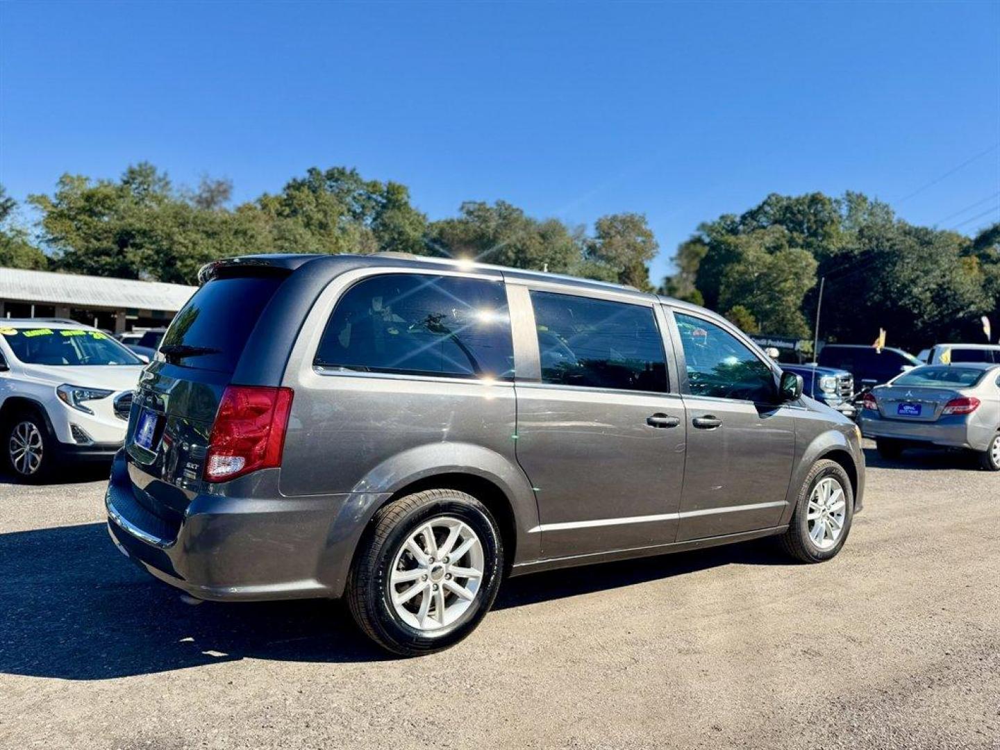 2018 Grey /Black Dodge Grand Caravan (2C4RDGCG7JR) with an 3.6l V6 MPI Dohc VVT Flex engine, Automatic transmission, located at 745 East Steele Rd., West Columbia, SC, 29170, (803) 755-9148, 33.927212, -81.148483 - Special Internet Price! 2018 Dodge Grand Caravan - Photo#3