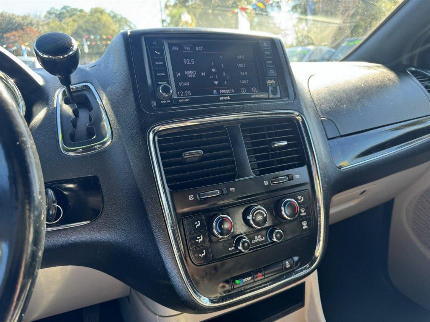 2018 Grey /Black Dodge Grand Caravan (2C4RDGCG7JR) with an 3.6l V6 MPI Dohc VVT Flex engine, Automatic transmission, located at 745 East Steele Rd., West Columbia, SC, 29170, (803) 755-9148, 33.927212, -81.148483 - Special Internet Price! 2018 Dodge Grand Caravan - Photo#12