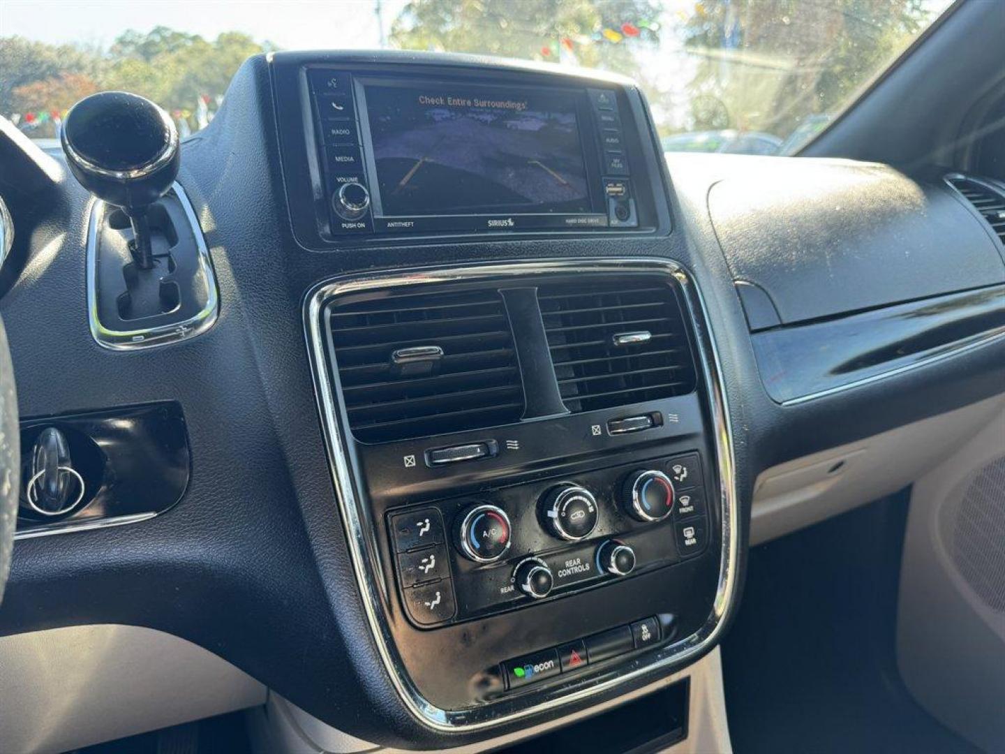 2018 Grey /Black Dodge Grand Caravan (2C4RDGCG7JR) with an 3.6l V6 MPI Dohc VVT Flex engine, Automatic transmission, located at 745 East Steele Rd., West Columbia, SC, 29170, (803) 755-9148, 33.927212, -81.148483 - Special Internet Price! 2018 Dodge Grand Caravan - Photo#13