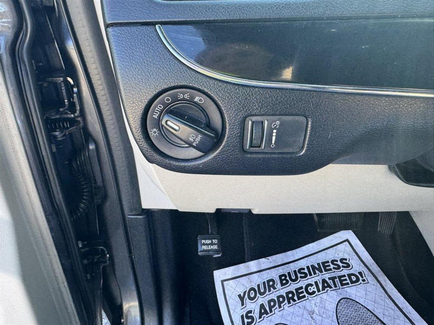 2018 Grey /Black Dodge Grand Caravan (2C4RDGCG7JR) with an 3.6l V6 MPI Dohc VVT Flex engine, Automatic transmission, located at 745 East Steele Rd., West Columbia, SC, 29170, (803) 755-9148, 33.927212, -81.148483 - Special Internet Price! 2018 Dodge Grand Caravan - Photo#14