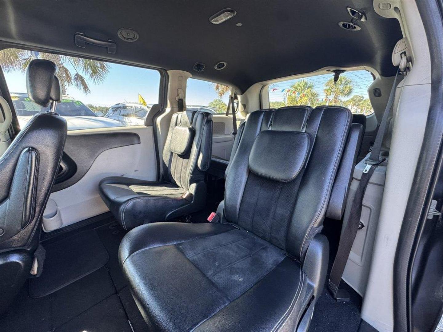 2018 Grey /Black Dodge Grand Caravan (2C4RDGCG7JR) with an 3.6l V6 MPI Dohc VVT Flex engine, Automatic transmission, located at 745 East Steele Rd., West Columbia, SC, 29170, (803) 755-9148, 33.927212, -81.148483 - Special Internet Price! 2018 Dodge Grand Caravan - Photo#19