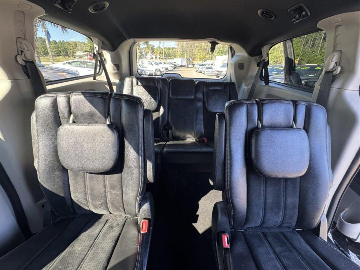 2018 Grey /Black Dodge Grand Caravan (2C4RDGCG7JR) with an 3.6l V6 MPI Dohc VVT Flex engine, Automatic transmission, located at 745 East Steele Rd., West Columbia, SC, 29170, (803) 755-9148, 33.927212, -81.148483 - Special Internet Price! 2018 Dodge Grand Caravan - Photo#20