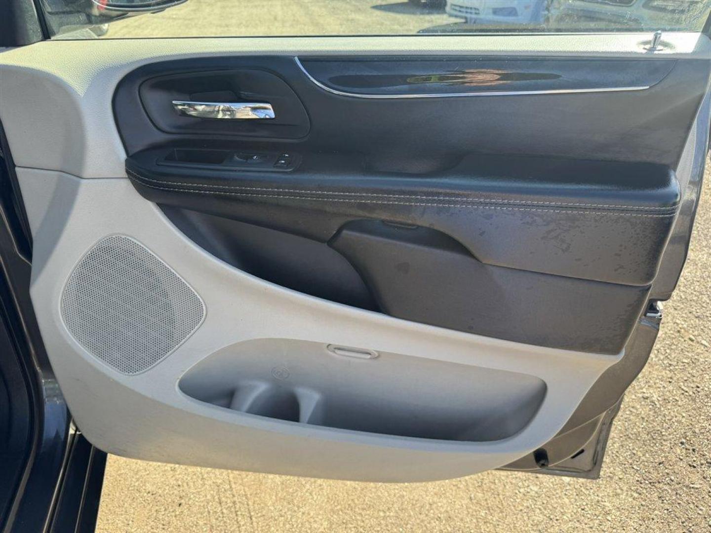 2018 Grey /Black Dodge Grand Caravan (2C4RDGCG7JR) with an 3.6l V6 MPI Dohc VVT Flex engine, Automatic transmission, located at 745 East Steele Rd., West Columbia, SC, 29170, (803) 755-9148, 33.927212, -81.148483 - Special Internet Price! 2018 Dodge Grand Caravan - Photo#22