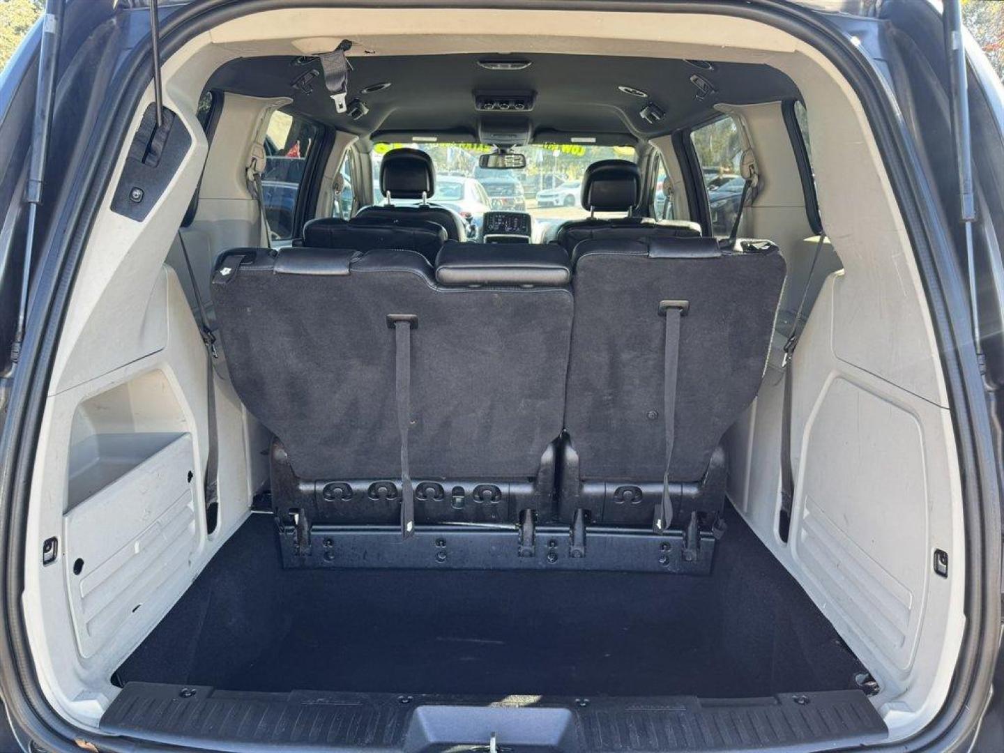 2018 Grey /Black Dodge Grand Caravan (2C4RDGCG7JR) with an 3.6l V6 MPI Dohc VVT Flex engine, Automatic transmission, located at 745 East Steele Rd., West Columbia, SC, 29170, (803) 755-9148, 33.927212, -81.148483 - Special Internet Price! 2018 Dodge Grand Caravan - Photo#24