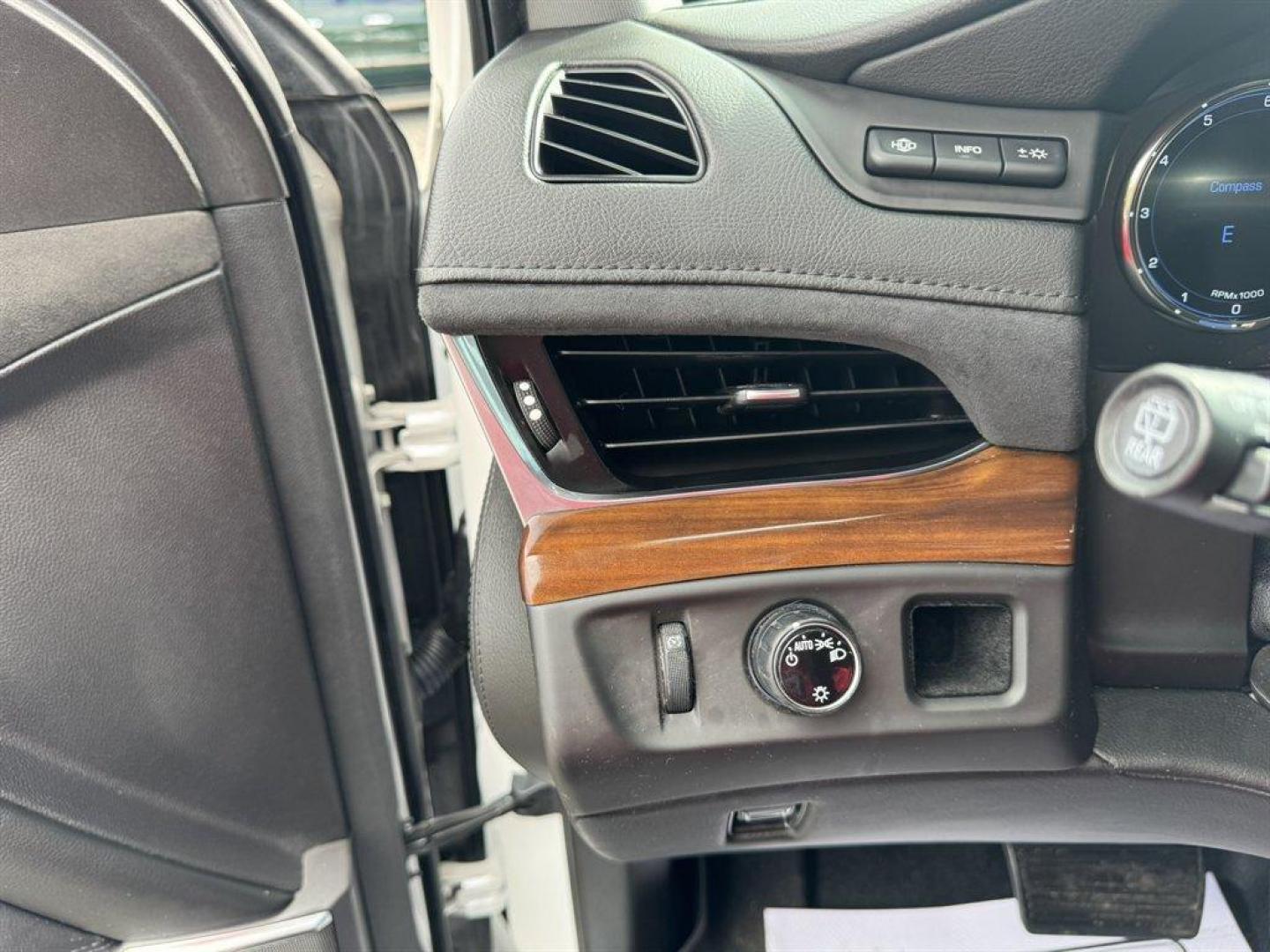 2017 White /Black Cadillac Escalade (1GYS3JKJ5HR) with an 6.2l V8 DI VVT Flex 6.2l engine, Automatic transmission, located at 745 East Steele Rd., West Columbia, SC, 29170, (803) 755-9148, 33.927212, -81.148483 - Special Internet Price! 2017 Cadillac Escalade - Photo#18