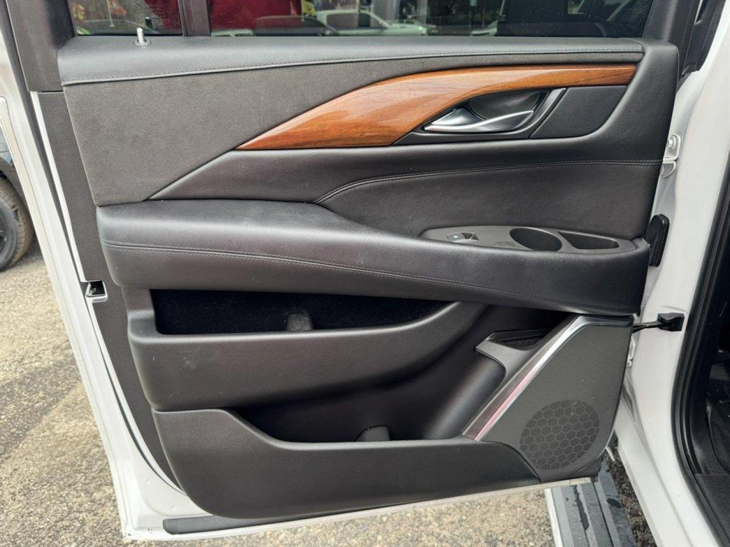 2017 White /Black Cadillac Escalade (1GYS3JKJ5HR) with an 6.2l V8 DI VVT Flex 6.2l engine, Automatic transmission, located at 745 East Steele Rd., West Columbia, SC, 29170, (803) 755-9148, 33.927212, -81.148483 - Special Internet Price! 2017 Cadillac Escalade - Photo#23