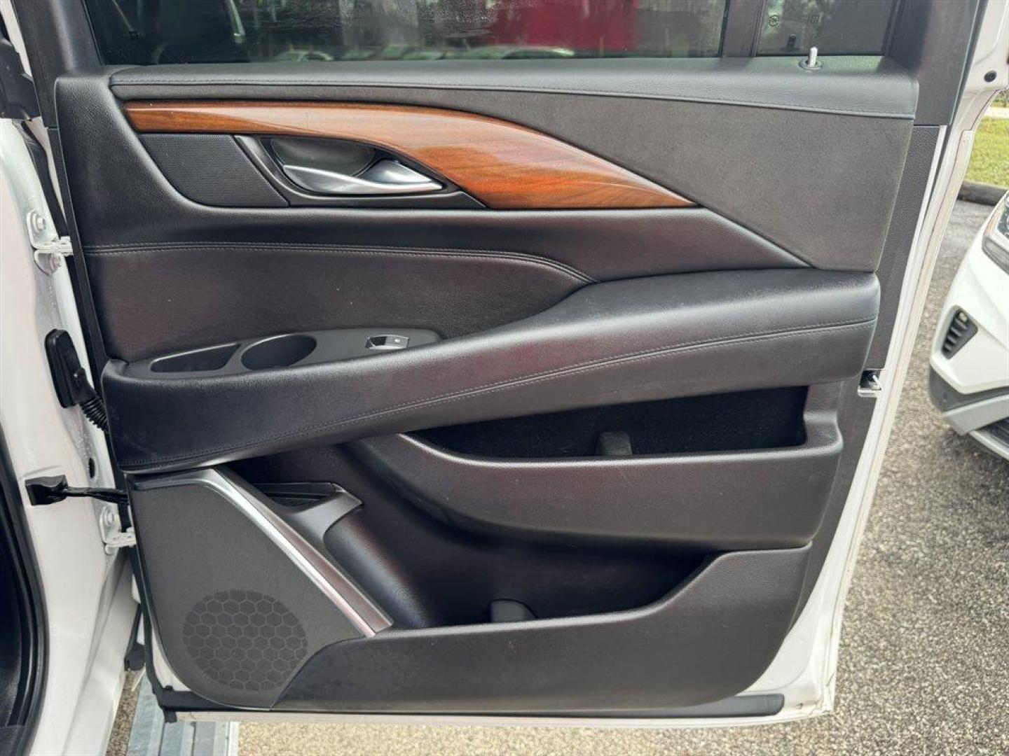 2017 White /Black Cadillac Escalade (1GYS3JKJ5HR) with an 6.2l V8 DI VVT Flex 6.2l engine, Automatic transmission, located at 745 East Steele Rd., West Columbia, SC, 29170, (803) 755-9148, 33.927212, -81.148483 - Special Internet Price! 2017 Cadillac Escalade - Photo#28