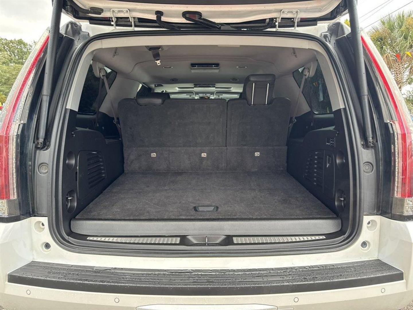 2017 White /Black Cadillac Escalade (1GYS3JKJ5HR) with an 6.2l V8 DI VVT Flex 6.2l engine, Automatic transmission, located at 745 East Steele Rd., West Columbia, SC, 29170, (803) 755-9148, 33.927212, -81.148483 - Special Internet Price! 2017 Cadillac Escalade - Photo#33