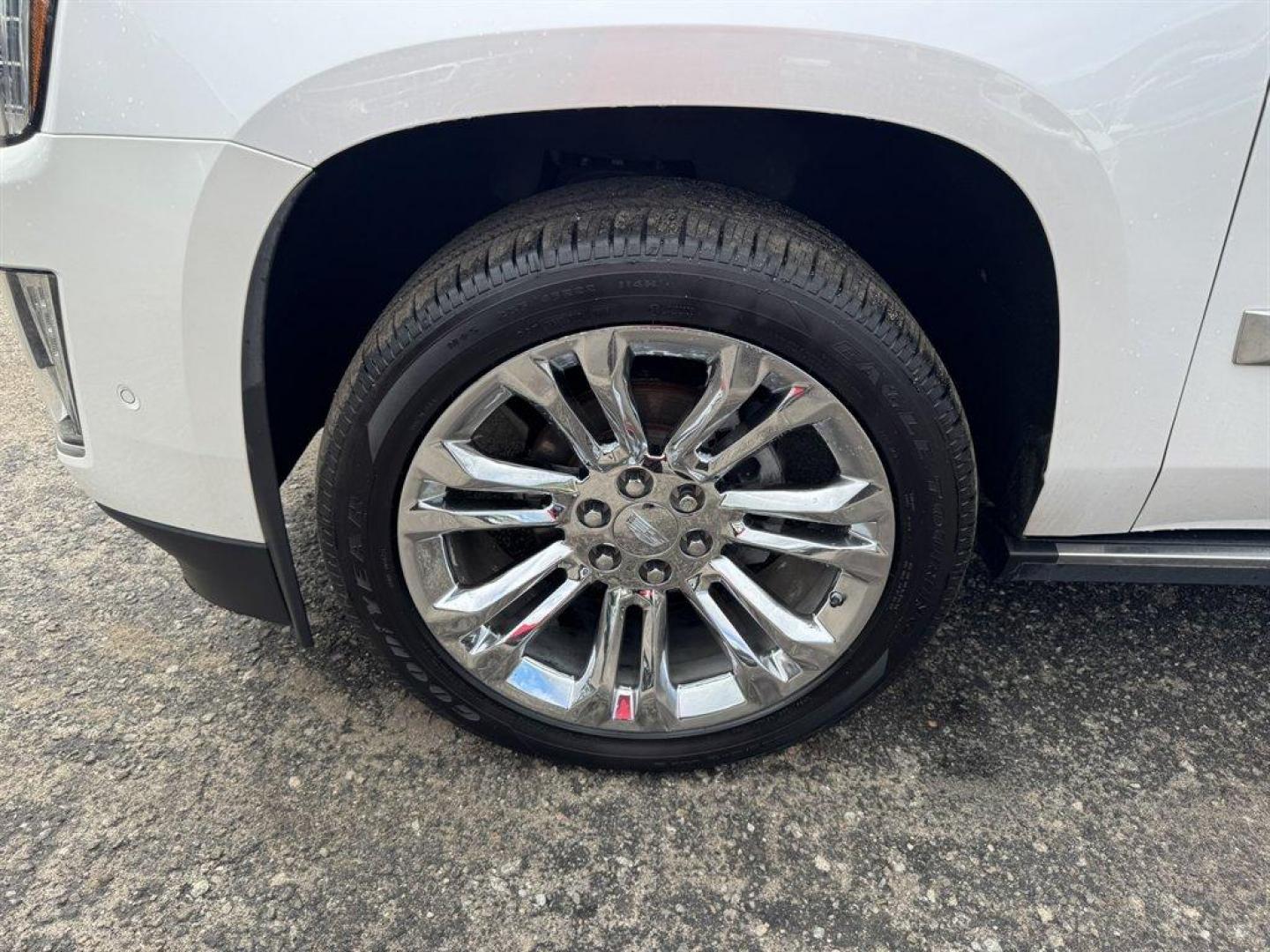 2017 White /Black Cadillac Escalade (1GYS3JKJ5HR) with an 6.2l V8 DI VVT Flex 6.2l engine, Automatic transmission, located at 745 East Steele Rd., West Columbia, SC, 29170, (803) 755-9148, 33.927212, -81.148483 - Special Internet Price! 2017 Cadillac Escalade - Photo#39