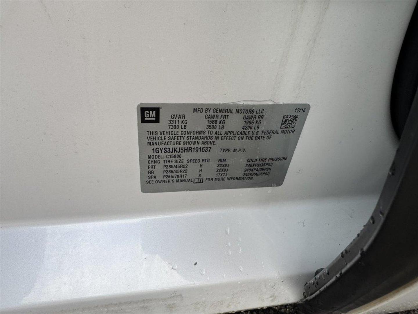 2017 White /Black Cadillac Escalade (1GYS3JKJ5HR) with an 6.2l V8 DI VVT Flex 6.2l engine, Automatic transmission, located at 745 East Steele Rd., West Columbia, SC, 29170, (803) 755-9148, 33.927212, -81.148483 - Special Internet Price! 2017 Cadillac Escalade - Photo#40