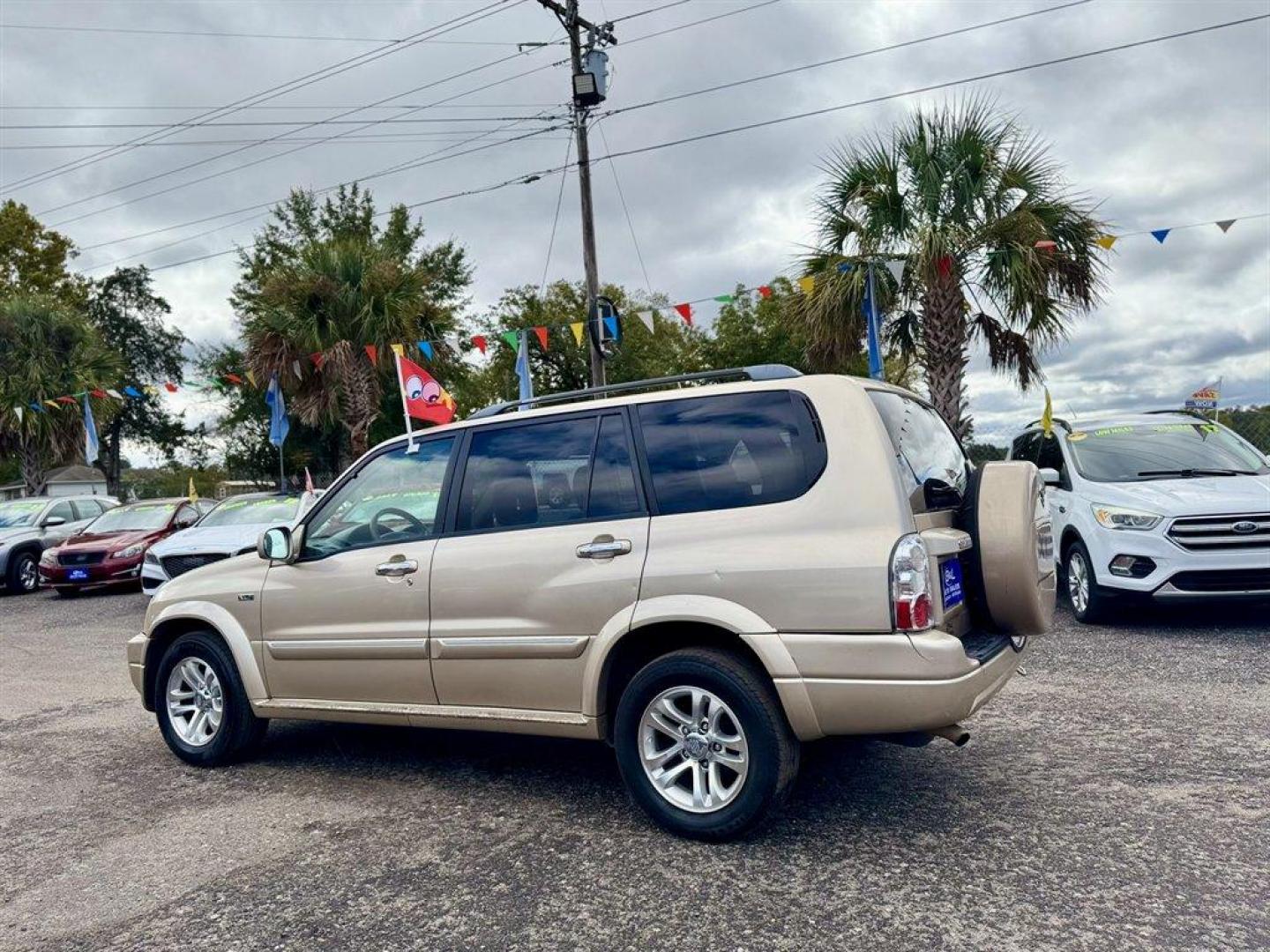 2006 Bronze /Tan Suzuki XL-7 (JS3TY92V364) with an 2.7l V6 MPI 2.7l engine, Automatic transmission, located at 745 East Steele Rd., West Columbia, SC, 29170, (803) 755-9148, 33.927212, -81.148483 - Special Internet Price! 2006 Suzuki XL-7 - Photo#5