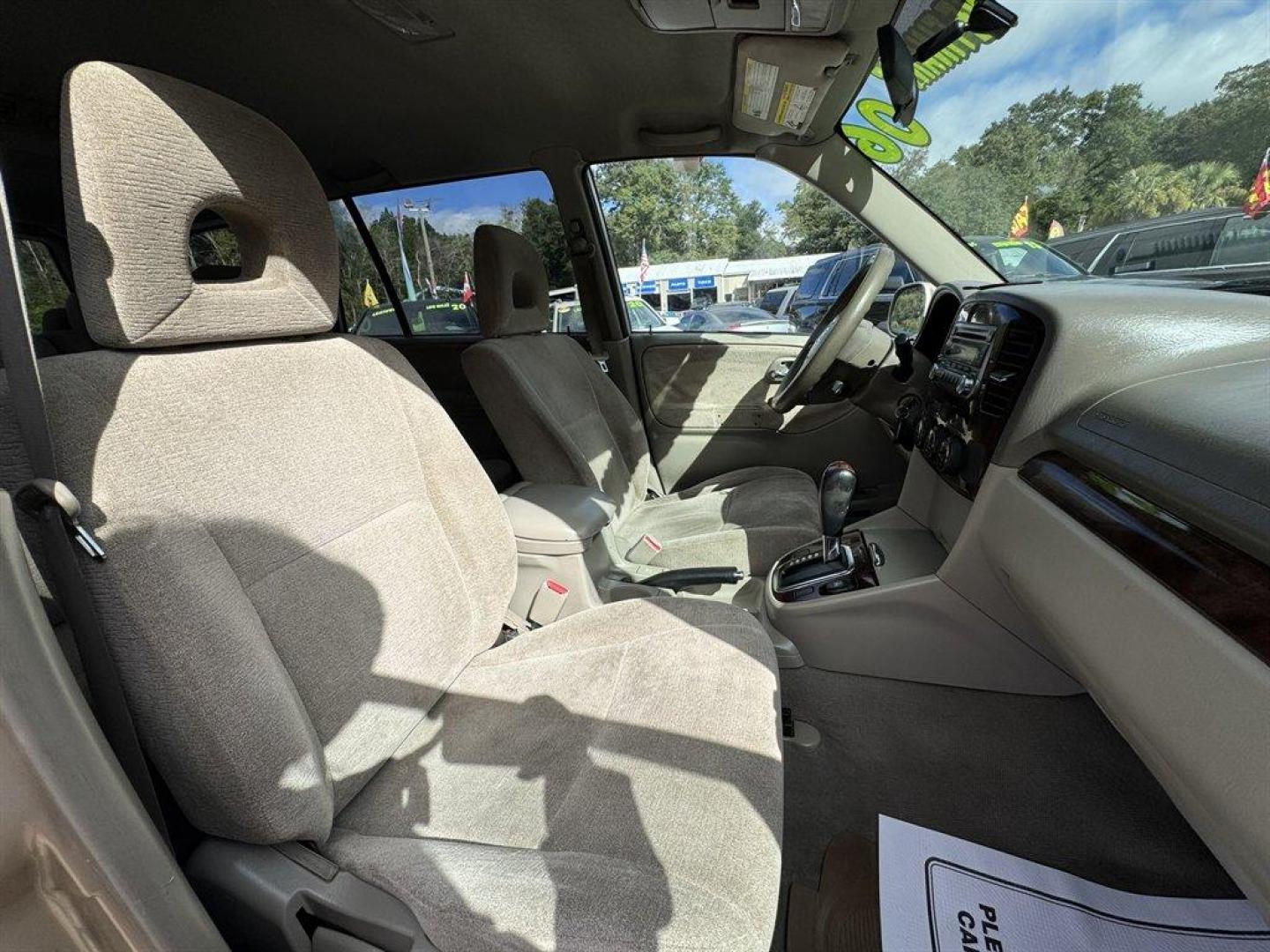 2006 Bronze /Tan Suzuki XL-7 (JS3TY92V364) with an 2.7l V6 MPI 2.7l engine, Automatic transmission, located at 745 East Steele Rd., West Columbia, SC, 29170, (803) 755-9148, 33.927212, -81.148483 - Special Internet Price! 2006 Suzuki XL-7 - Photo#24