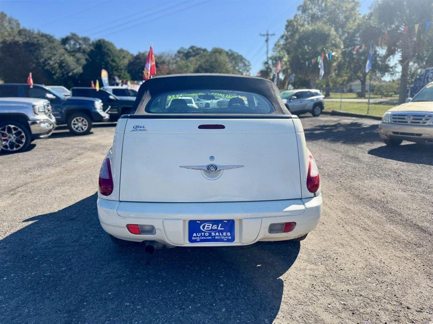 2006 White /Grey Chrysler PT Cruiser (3C3JY55E36T) with an 2.4l I-4 Dohc T/C 2.4l engine, Automatic transmission, located at 745 East Steele Rd., West Columbia, SC, 29170, (803) 755-9148, 33.927212, -81.148483 - Special Internet Price! 2006 Chrysler PT Cruiser - Photo#4