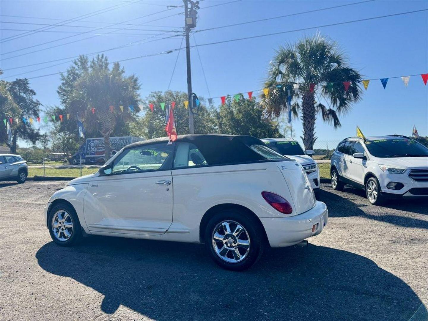 2006 White /Grey Chrysler PT Cruiser (3C3JY55E36T) with an 2.4l I-4 Dohc T/C 2.4l engine, Automatic transmission, located at 745 East Steele Rd., West Columbia, SC, 29170, (803) 755-9148, 33.927212, -81.148483 - Special Internet Price! 2006 Chrysler PT Cruiser - Photo#5