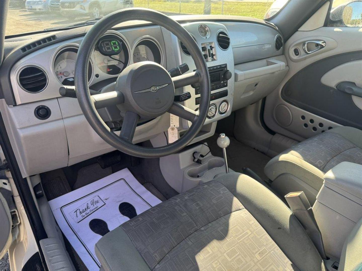 2006 White /Grey Chrysler PT Cruiser (3C3JY55E36T) with an 2.4l I-4 Dohc T/C 2.4l engine, Automatic transmission, located at 745 East Steele Rd., West Columbia, SC, 29170, (803) 755-9148, 33.927212, -81.148483 - Special Internet Price! 2006 Chrysler PT Cruiser - Photo#6