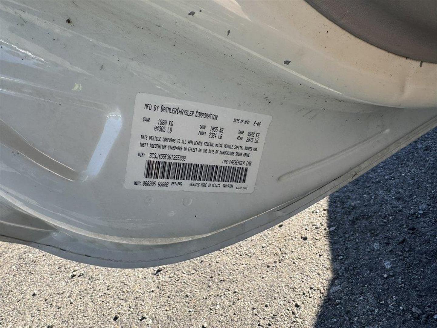 2006 White /Grey Chrysler PT Cruiser (3C3JY55E36T) with an 2.4l I-4 Dohc T/C 2.4l engine, Automatic transmission, located at 745 East Steele Rd., West Columbia, SC, 29170, (803) 755-9148, 33.927212, -81.148483 - Special Internet Price! 2006 Chrysler PT Cruiser - Photo#20