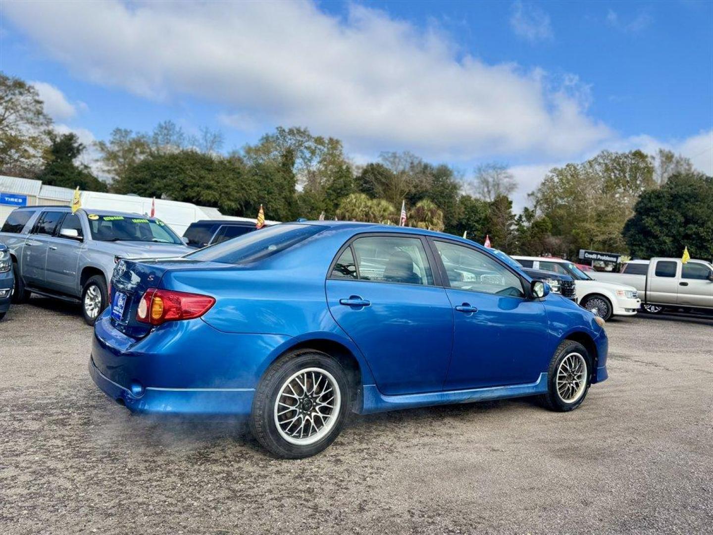 2009 Blue /Black Toyota Corolla (1NXBU40E29Z) with an 1.8l I-4 EFI Dohc 1.8l engine, Automatic transmission, located at 745 East Steele Rd., West Columbia, SC, 29170, (803) 755-9148, 33.927212, -81.148483 - Photo#3