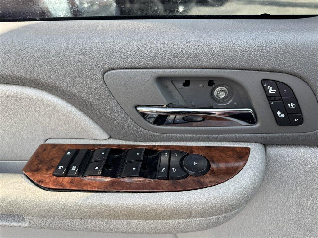 2007 Blue /Grey Chevrolet Tahoe (1GNFC13J07R) with an 5.3l V8 SFI 5.3l engine, Automatic transmission, located at 745 East Steele Rd., West Columbia, SC, 29170, (803) 755-9148, 33.927212, -81.148483 - Photo#17