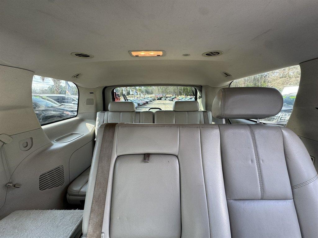 2007 Blue /Grey Chevrolet Tahoe (1GNFC13J07R) with an 5.3l V8 SFI 5.3l engine, Automatic transmission, located at 745 East Steele Rd., West Columbia, SC, 29170, (803) 755-9148, 33.927212, -81.148483 - Photo#22