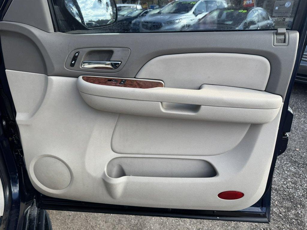 2007 Blue /Grey Chevrolet Tahoe (1GNFC13J07R) with an 5.3l V8 SFI 5.3l engine, Automatic transmission, located at 745 East Steele Rd., West Columbia, SC, 29170, (803) 755-9148, 33.927212, -81.148483 - Photo#25