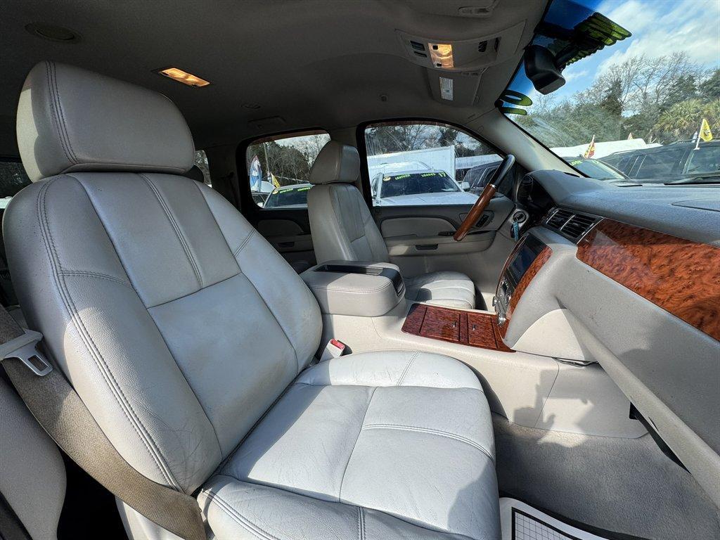 2007 Blue /Grey Chevrolet Tahoe (1GNFC13J07R) with an 5.3l V8 SFI 5.3l engine, Automatic transmission, located at 745 East Steele Rd., West Columbia, SC, 29170, (803) 755-9148, 33.927212, -81.148483 - Photo#26
