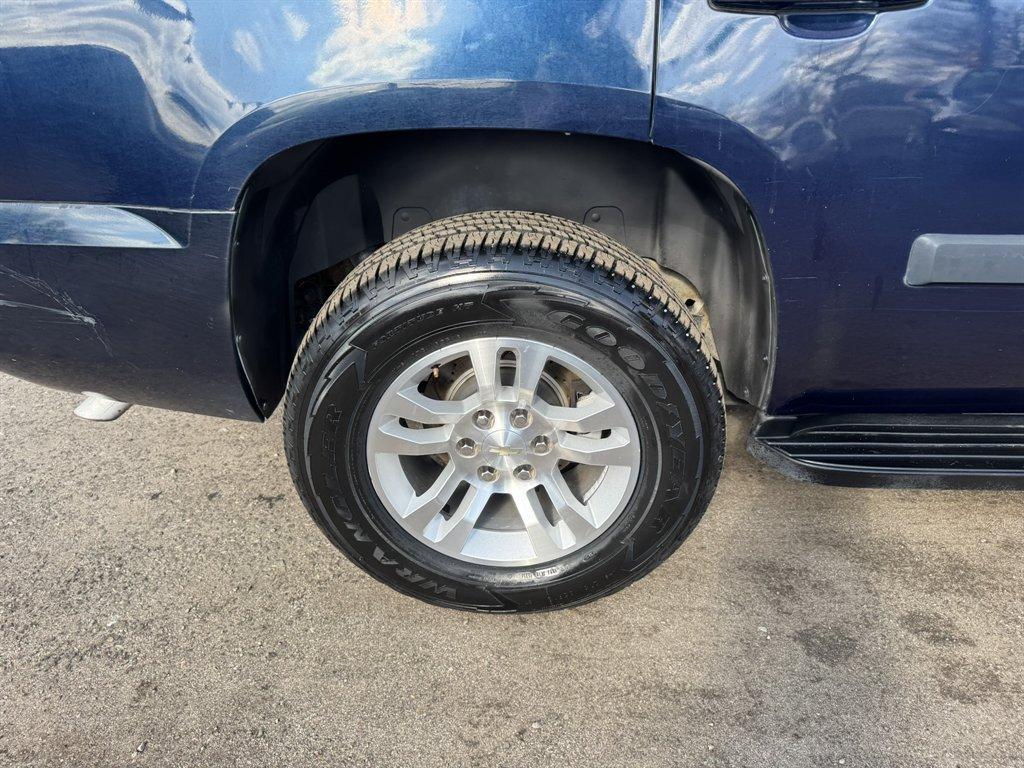 2007 Blue /Grey Chevrolet Tahoe (1GNFC13J07R) with an 5.3l V8 SFI 5.3l engine, Automatic transmission, located at 745 East Steele Rd., West Columbia, SC, 29170, (803) 755-9148, 33.927212, -81.148483 - Photo#31