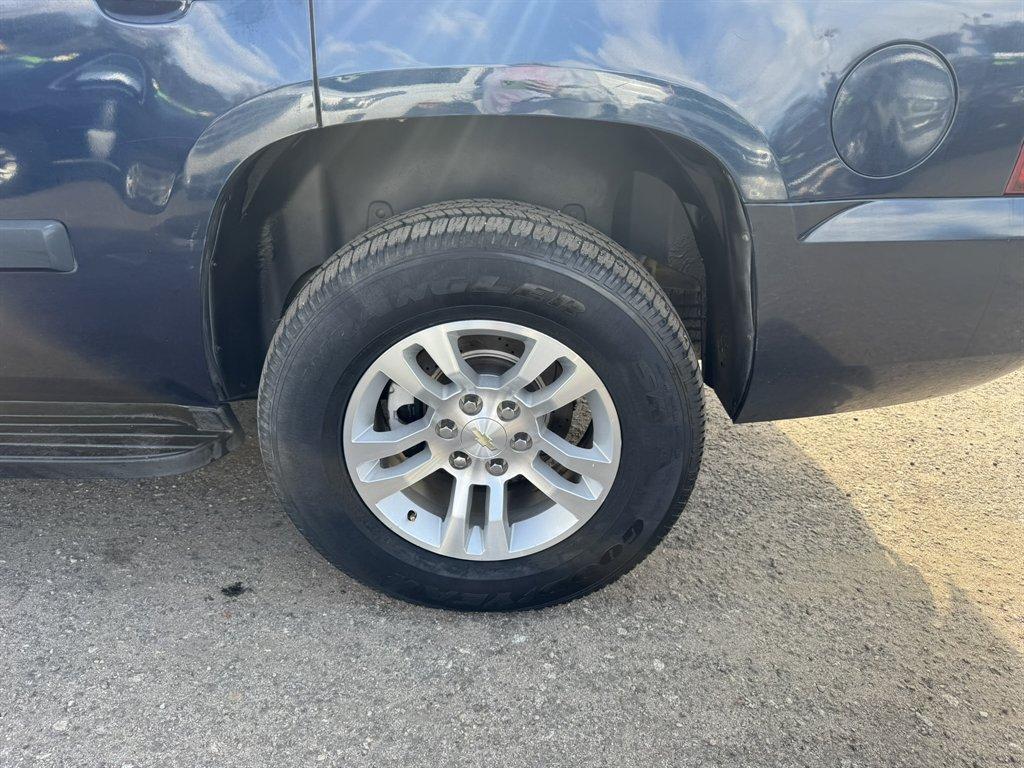 2007 Blue /Grey Chevrolet Tahoe (1GNFC13J07R) with an 5.3l V8 SFI 5.3l engine, Automatic transmission, located at 745 East Steele Rd., West Columbia, SC, 29170, (803) 755-9148, 33.927212, -81.148483 - Photo#32