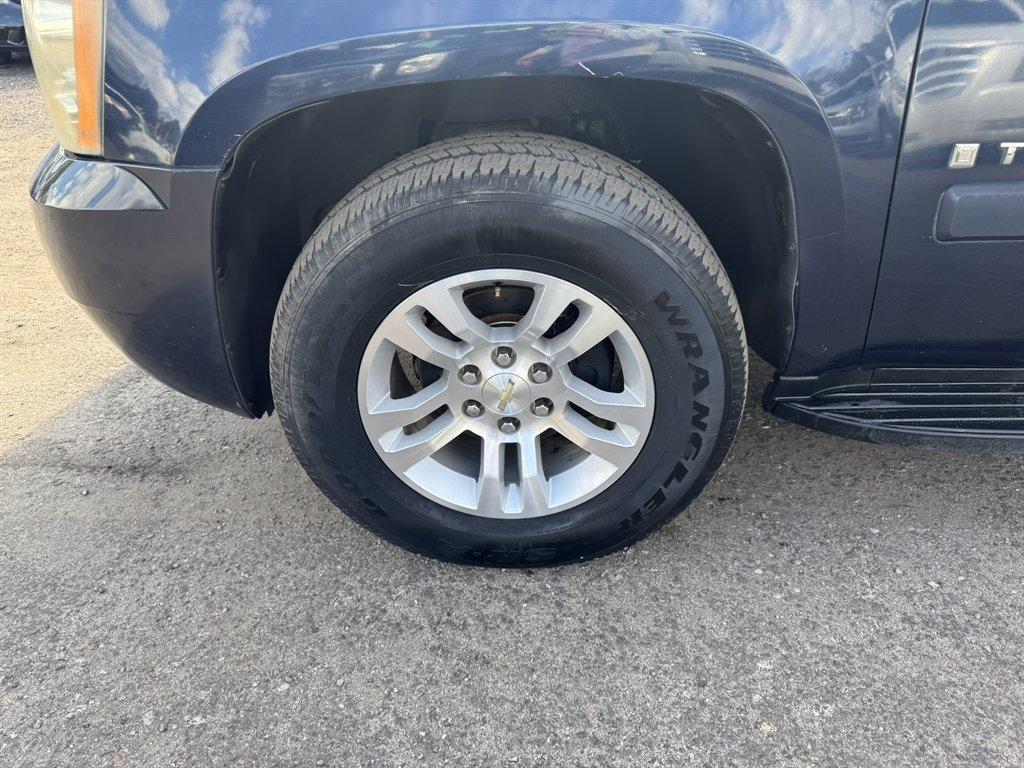 2007 Blue /Grey Chevrolet Tahoe (1GNFC13J07R) with an 5.3l V8 SFI 5.3l engine, Automatic transmission, located at 745 East Steele Rd., West Columbia, SC, 29170, (803) 755-9148, 33.927212, -81.148483 - Photo#33