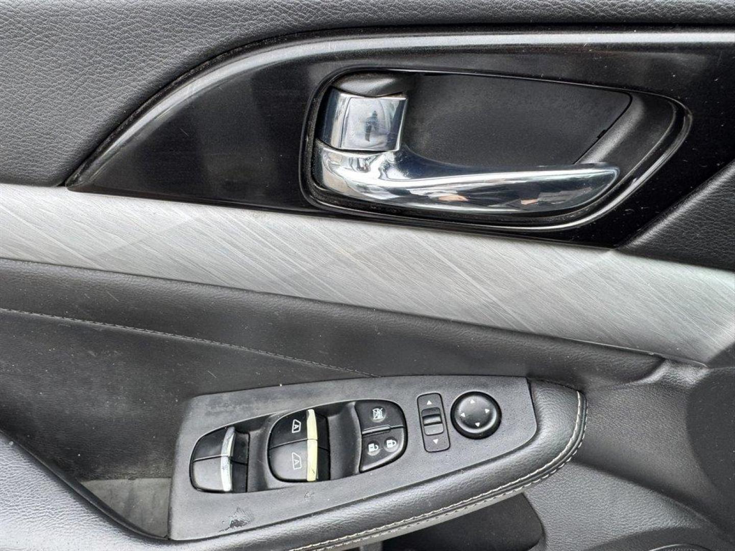 2017 Silver /Black Nissan Maxima (1N4AA6AP5HC) with an 3.5l V6 Smpi Dohc Cvtcs 3 engine, Automatic transmission, located at 745 East Steele Rd., West Columbia, SC, 29170, (803) 755-9148, 33.927212, -81.148483 - Special Internet Price! 2017 Nissan Maxima - Photo#20