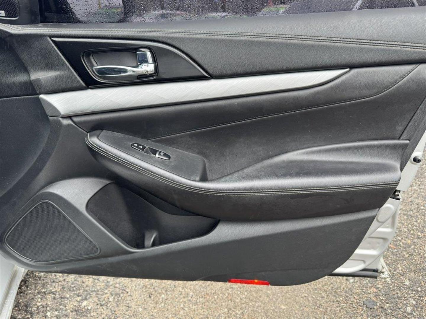 2017 Silver /Black Nissan Maxima (1N4AA6AP5HC) with an 3.5l V6 Smpi Dohc Cvtcs 3 engine, Automatic transmission, located at 745 East Steele Rd., West Columbia, SC, 29170, (803) 755-9148, 33.927212, -81.148483 - Special Internet Price! 2017 Nissan Maxima - Photo#27