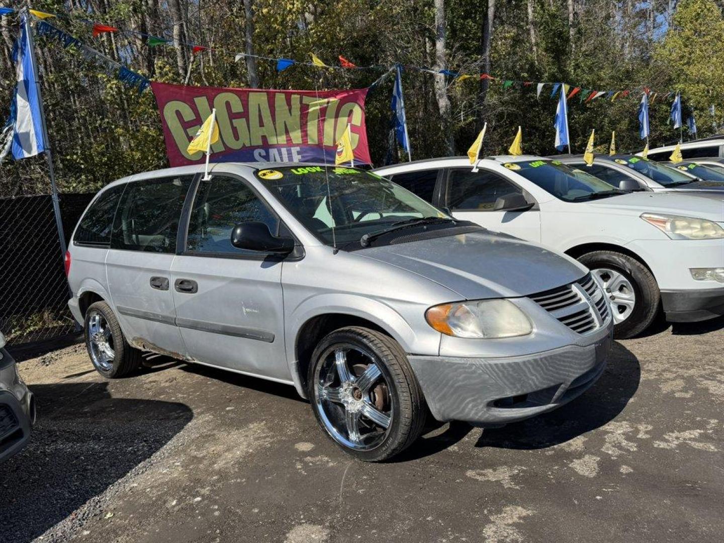 2006 Silver /Black Dodge Caravan (1D4GP25EX6B) with an 3.3l V6 SFI Flex 3.3l engine, Automatic transmission, located at 745 East Steele Rd., West Columbia, SC, 29170, (803) 755-9148, 33.927212, -81.148483 - CASH CAR!!! AS IS!!! AS IS!!! AS IS!!! - Photo#1