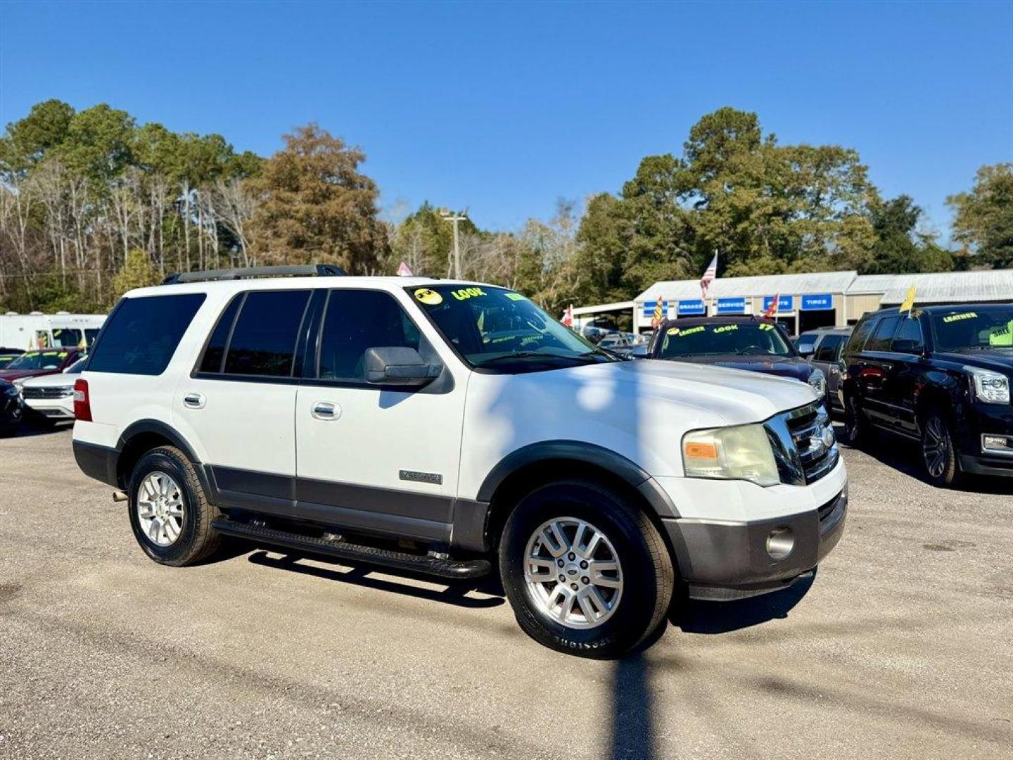 2007 White /Grey Ford Expedition (1FMFU16557L) with an 5.4l V8 EFI Sohc 3v 5.4l engine, Automatic transmission, located at 745 East Steele Rd., West Columbia, SC, 29170, (803) 755-9148, 33.927212, -81.148483 - Special Internet Price! 2007 Ford Expedition XLT - Photo#2