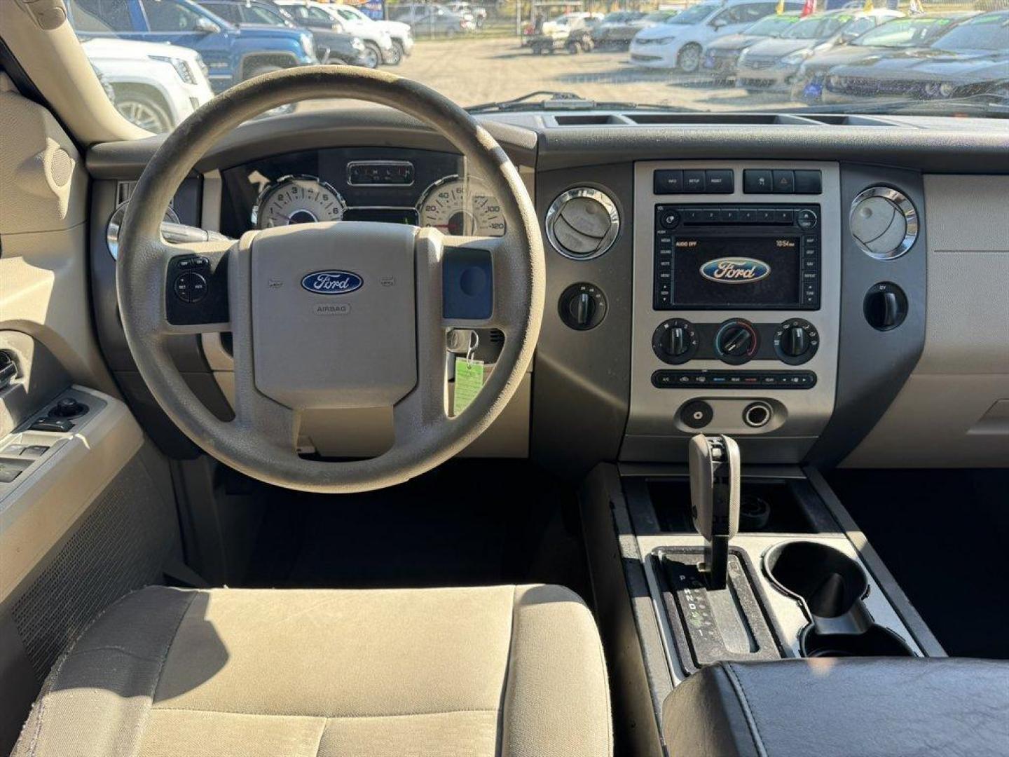 2007 White /Grey Ford Expedition (1FMFU16557L) with an 5.4l V8 EFI Sohc 3v 5.4l engine, Automatic transmission, located at 745 East Steele Rd., West Columbia, SC, 29170, (803) 755-9148, 33.927212, -81.148483 - Special Internet Price! 2007 Ford Expedition XLT - Photo#6