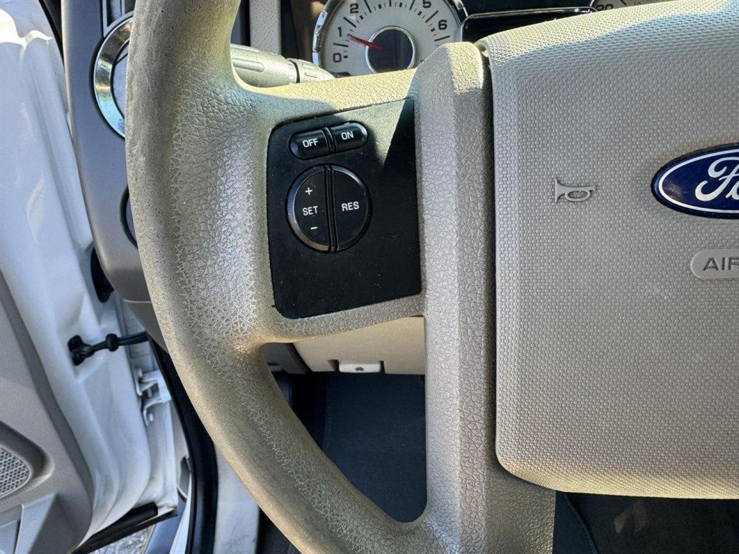 2007 White /Grey Ford Expedition (1FMFU16557L) with an 5.4l V8 EFI Sohc 3v 5.4l engine, Automatic transmission, located at 745 East Steele Rd., West Columbia, SC, 29170, (803) 755-9148, 33.927212, -81.148483 - Special Internet Price! 2007 Ford Expedition XLT - Photo#8